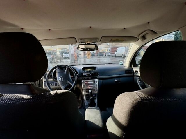 Серый Тойота Авенсис, объемом двигателя 2 л и пробегом 207 тыс. км за 2341 $, фото 8 на Automoto.ua