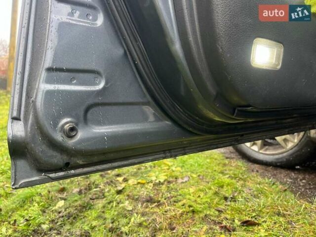 Серый Тойота Авенсис, объемом двигателя 1.79 л и пробегом 429 тыс. км за 6000 $, фото 9 на Automoto.ua