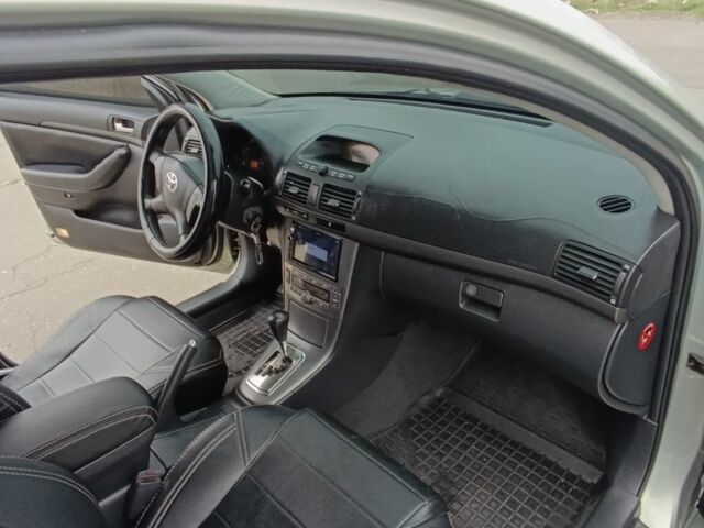Серый Тойота Авенсис, объемом двигателя 1.8 л и пробегом 219 тыс. км за 6550 $, фото 5 на Automoto.ua