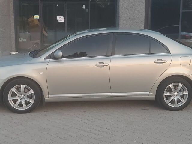 Серый Тойота Авенсис, объемом двигателя 2 л и пробегом 243 тыс. км за 5900 $, фото 2 на Automoto.ua