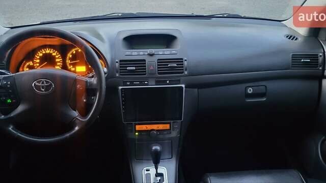 Серый Тойота Авенсис, объемом двигателя 1.8 л и пробегом 257 тыс. км за 5900 $, фото 2 на Automoto.ua