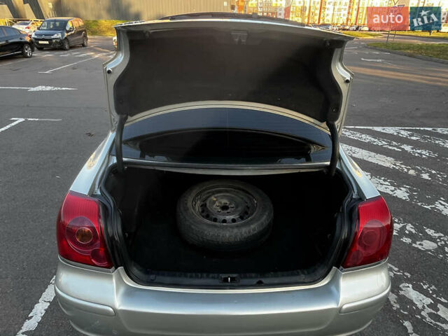 Серый Тойота Авенсис, объемом двигателя 1.79 л и пробегом 280 тыс. км за 6300 $, фото 8 на Automoto.ua