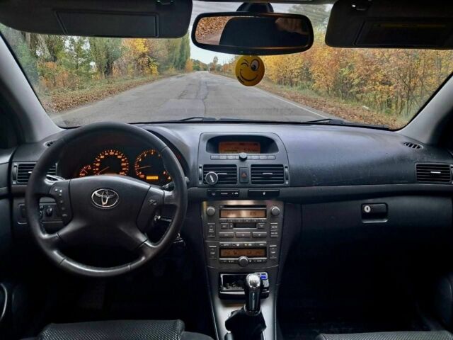 Серый Тойота Авенсис, объемом двигателя 1.8 л и пробегом 447 тыс. км за 5000 $, фото 5 на Automoto.ua