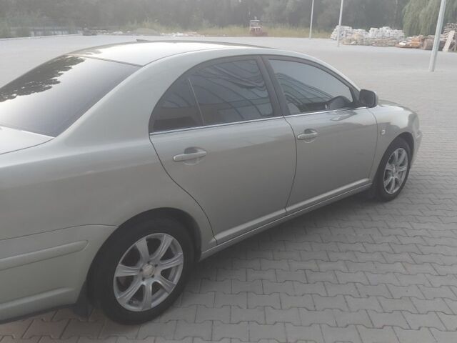 Серый Тойота Авенсис, объемом двигателя 2 л и пробегом 243 тыс. км за 5900 $, фото 4 на Automoto.ua