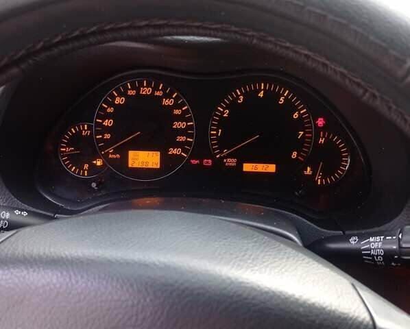 Серый Тойота Авенсис, объемом двигателя 2 л и пробегом 219 тыс. км за 6100 $, фото 5 на Automoto.ua
