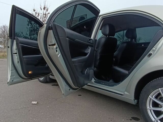 Серый Тойота Авенсис, объемом двигателя 1.8 л и пробегом 219 тыс. км за 6550 $, фото 3 на Automoto.ua
