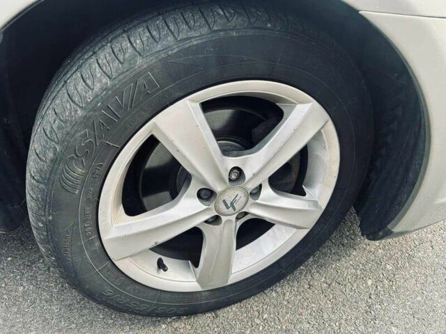 Сірий Тойота Авенсіс, об'ємом двигуна 2 л та пробігом 280 тис. км за 1350 $, фото 7 на Automoto.ua