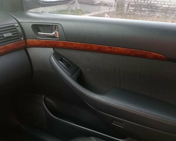 Серый Тойота Авенсис, объемом двигателя 2 л и пробегом 219 тыс. км за 6100 $, фото 4 на Automoto.ua