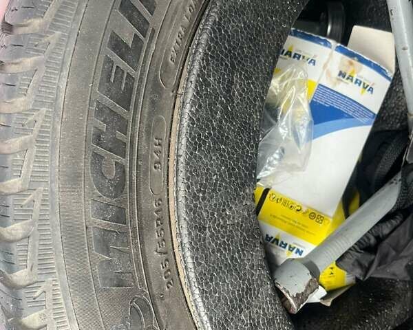 Серый Тойота Авенсис, объемом двигателя 1.79 л и пробегом 429 тыс. км за 6000 $, фото 13 на Automoto.ua