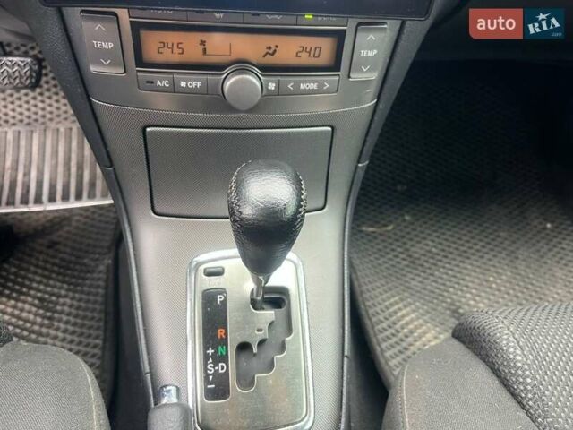 Серый Тойота Авенсис, объемом двигателя 1.79 л и пробегом 429 тыс. км за 6000 $, фото 11 на Automoto.ua