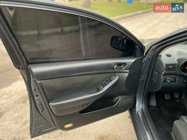 Серый Тойота Авенсис, объемом двигателя 2.23 л и пробегом 337 тыс. км за 5777 $, фото 24 на Automoto.ua