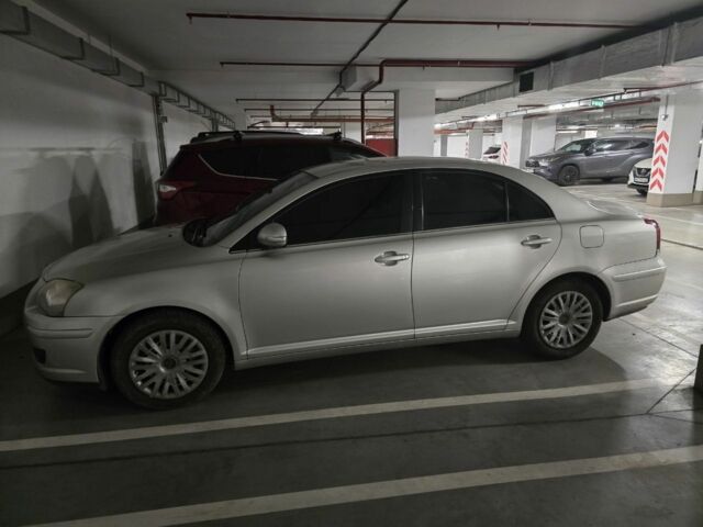 Серый Тойота Авенсис, объемом двигателя 1.8 л и пробегом 184 тыс. км за 5000 $, фото 1 на Automoto.ua