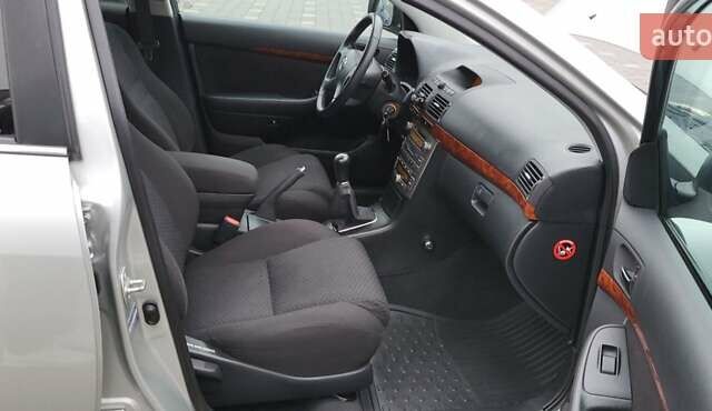 Серый Тойота Авенсис, объемом двигателя 1.79 л и пробегом 94 тыс. км за 6950 $, фото 27 на Automoto.ua