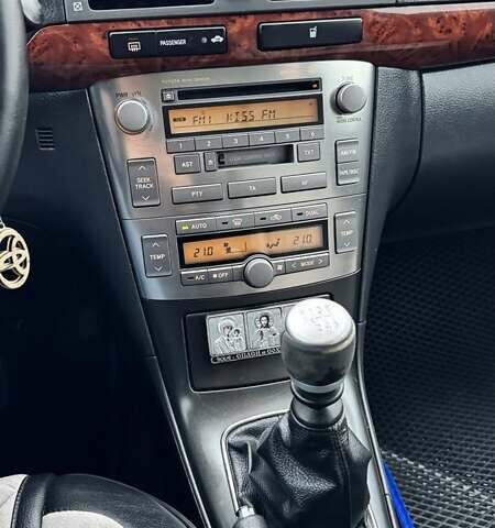 Сірий Тойота Авенсіс, об'ємом двигуна 2.2 л та пробігом 219 тис. км за 6600 $, фото 18 на Automoto.ua