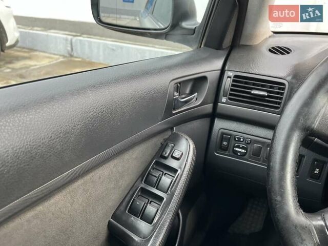 Серый Тойота Авенсис, объемом двигателя 2 л и пробегом 371 тыс. км за 5500 $, фото 32 на Automoto.ua