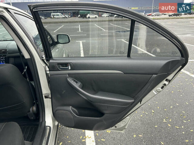 Сірий Тойота Авенсіс, об'ємом двигуна 1.8 л та пробігом 167 тис. км за 8700 $, фото 27 на Automoto.ua
