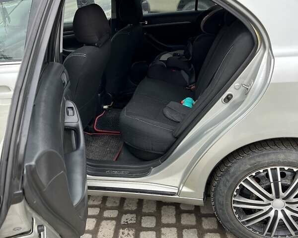 Сірий Тойота Авенсіс, об'ємом двигуна 1.8 л та пробігом 302 тис. км за 5300 $, фото 12 на Automoto.ua