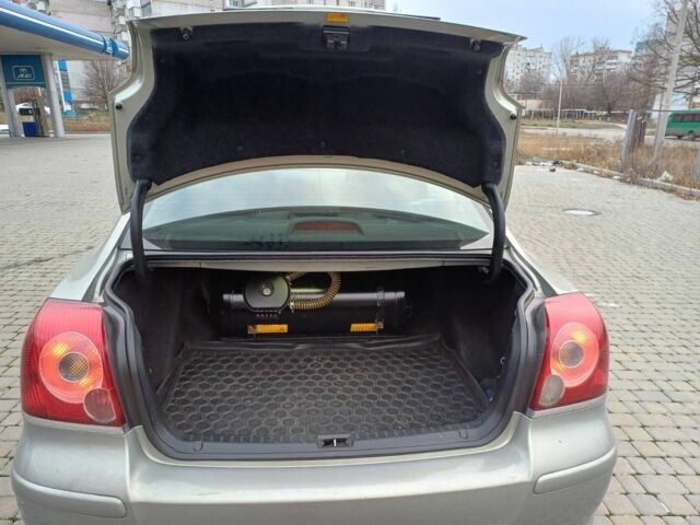 Серый Тойота Авенсис, объемом двигателя 1.8 л и пробегом 170 тыс. км за 7500 $, фото 2 на Automoto.ua