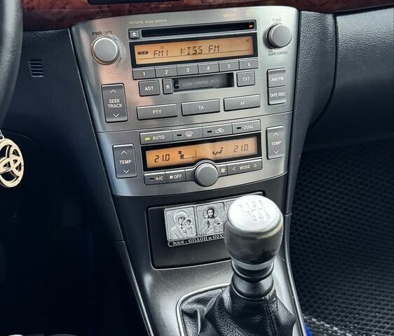 Серый Тойота Авенсис, объемом двигателя 2.2 л и пробегом 218 тыс. км за 6600 $, фото 13 на Automoto.ua