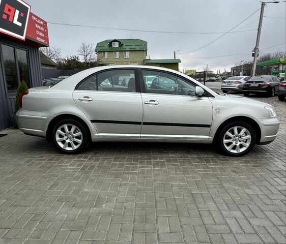 Серый Тойота Авенсис, объемом двигателя 2.2 л и пробегом 218 тыс. км за 6600 $, фото 2 на Automoto.ua