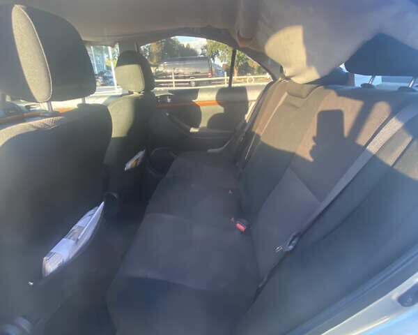 Серый Тойота Авенсис, объемом двигателя 1.79 л и пробегом 245 тыс. км за 3800 $, фото 6 на Automoto.ua