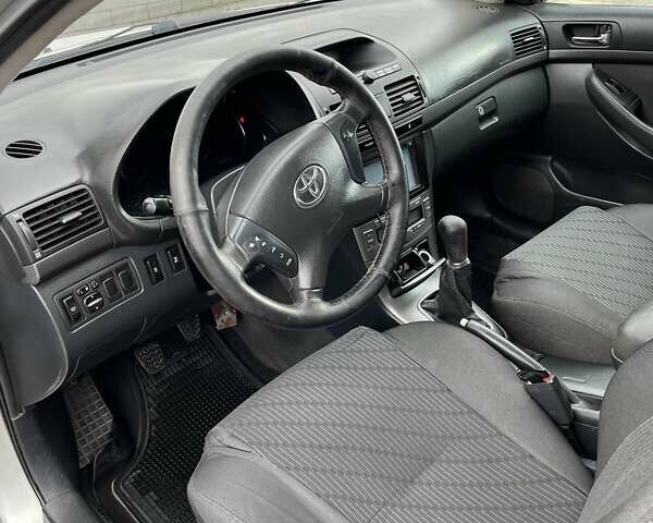 Серый Тойота Авенсис, объемом двигателя 2 л и пробегом 371 тыс. км за 5500 $, фото 19 на Automoto.ua