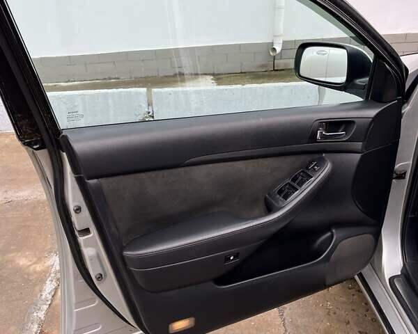 Серый Тойота Авенсис, объемом двигателя 2 л и пробегом 371 тыс. км за 5500 $, фото 17 на Automoto.ua