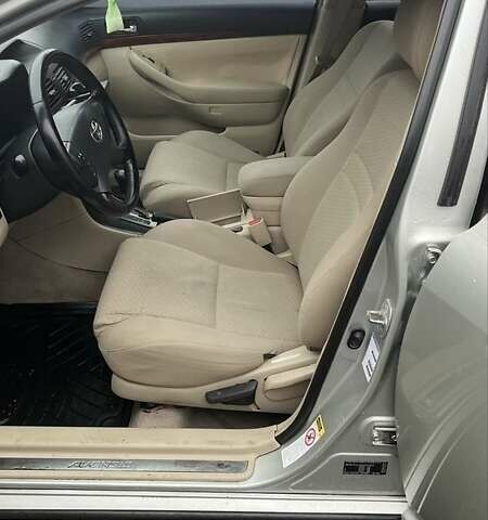 Серый Тойота Авенсис, объемом двигателя 2 л и пробегом 168 тыс. км за 6500 $, фото 5 на Automoto.ua