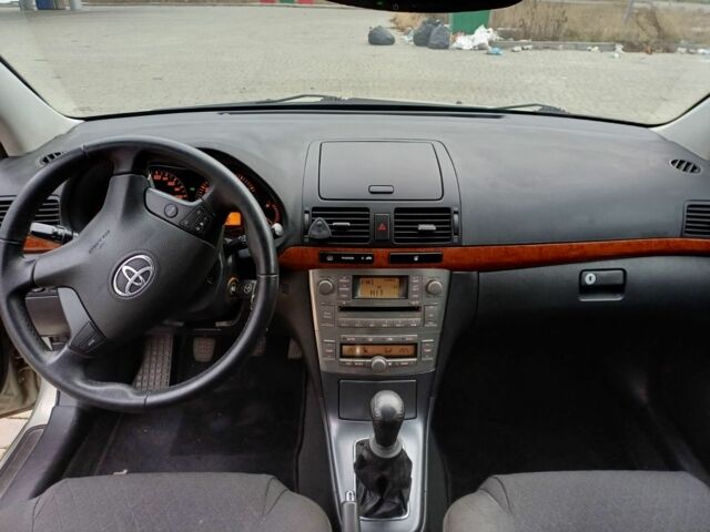 Серый Тойота Авенсис, объемом двигателя 1.8 л и пробегом 170 тыс. км за 7500 $, фото 3 на Automoto.ua