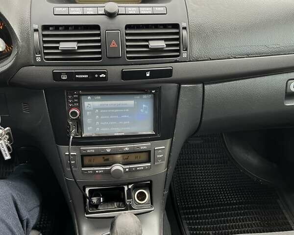 Серый Тойота Авенсис, объемом двигателя 2 л и пробегом 371 тыс. км за 5500 $, фото 30 на Automoto.ua