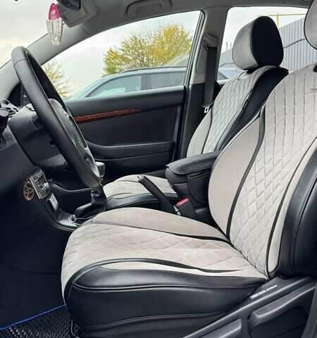 Сірий Тойота Авенсіс, об'ємом двигуна 2.2 л та пробігом 219 тис. км за 6600 $, фото 11 на Automoto.ua