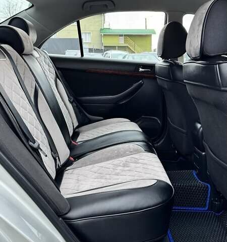 Сірий Тойота Авенсіс, об'ємом двигуна 2.2 л та пробігом 219 тис. км за 6600 $, фото 16 на Automoto.ua