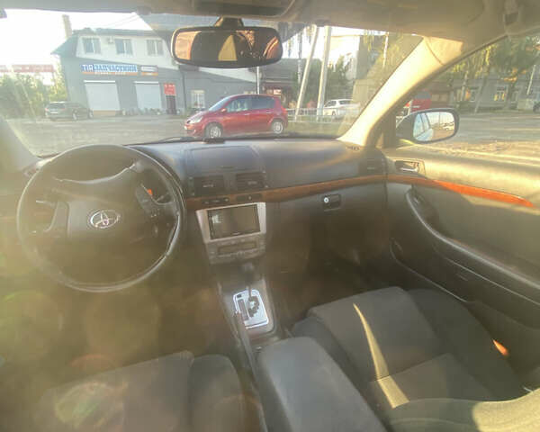 Серый Тойота Авенсис, объемом двигателя 1.79 л и пробегом 245 тыс. км за 3800 $, фото 4 на Automoto.ua