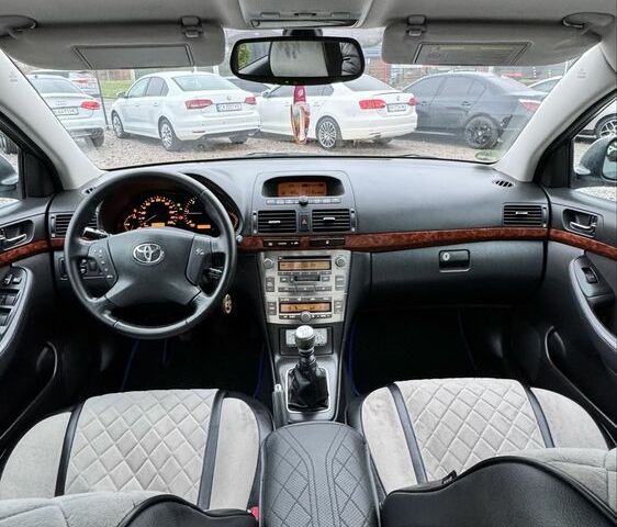 Серый Тойота Авенсис, объемом двигателя 2.2 л и пробегом 218 тыс. км за 6600 $, фото 16 на Automoto.ua