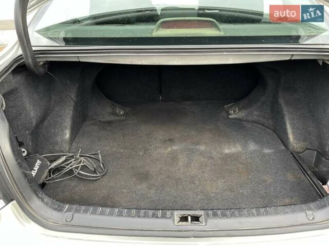 Серый Тойота Авенсис, объемом двигателя 2 л и пробегом 371 тыс. км за 5500 $, фото 26 на Automoto.ua