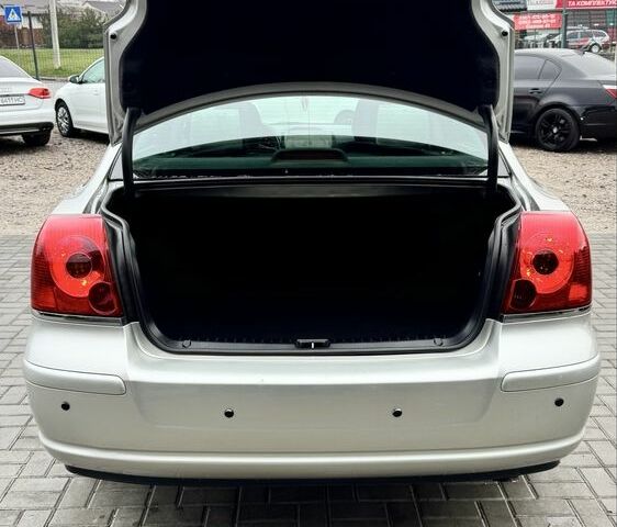 Серый Тойота Авенсис, объемом двигателя 2.2 л и пробегом 218 тыс. км за 6600 $, фото 5 на Automoto.ua