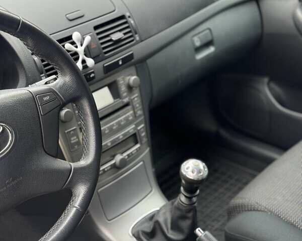 Серый Тойота Авенсис, объемом двигателя 2.2 л и пробегом 320 тыс. км за 6050 $, фото 13 на Automoto.ua