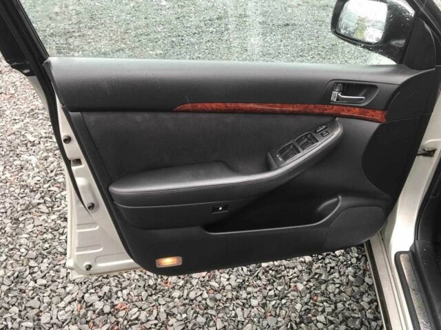 Сірий Тойота Авенсіс, об'ємом двигуна 1.8 л та пробігом 328 тис. км за 4790 $, фото 17 на Automoto.ua