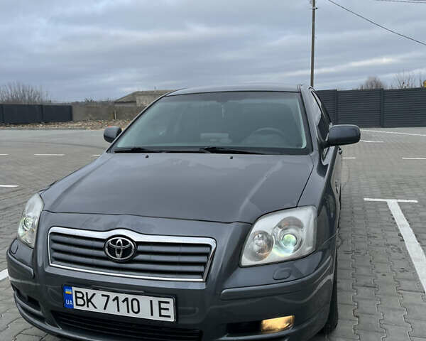 Серый Тойота Авенсис, объемом двигателя 2.23 л и пробегом 310 тыс. км за 6110 $, фото 1 на Automoto.ua