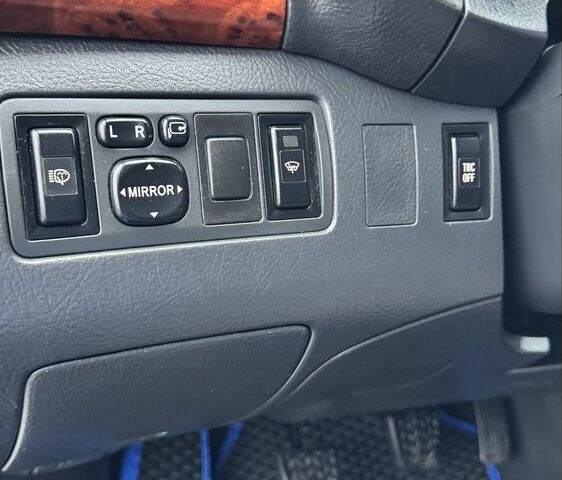 Серый Тойота Авенсис, объемом двигателя 2.2 л и пробегом 218 тыс. км за 6600 $, фото 14 на Automoto.ua
