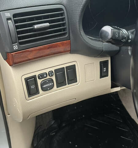 Серый Тойота Авенсис, объемом двигателя 2 л и пробегом 168 тыс. км за 6500 $, фото 11 на Automoto.ua