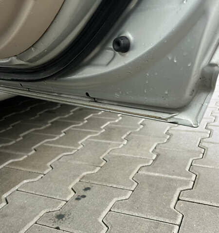 Серый Тойота Авенсис, объемом двигателя 2 л и пробегом 168 тыс. км за 6500 $, фото 7 на Automoto.ua