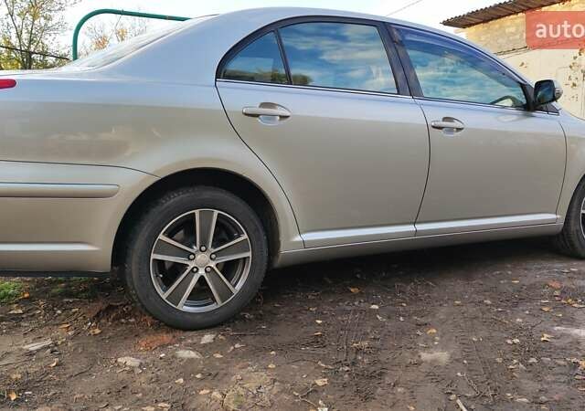 Серый Тойота Авенсис, объемом двигателя 1.8 л и пробегом 202 тыс. км за 6800 $, фото 4 на Automoto.ua