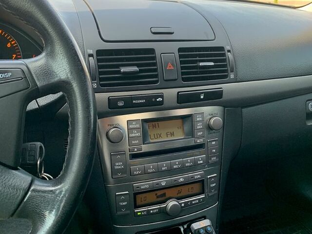 Серый Тойота Авенсис, объемом двигателя 1.8 л и пробегом 250 тыс. км за 6300 $, фото 5 на Automoto.ua