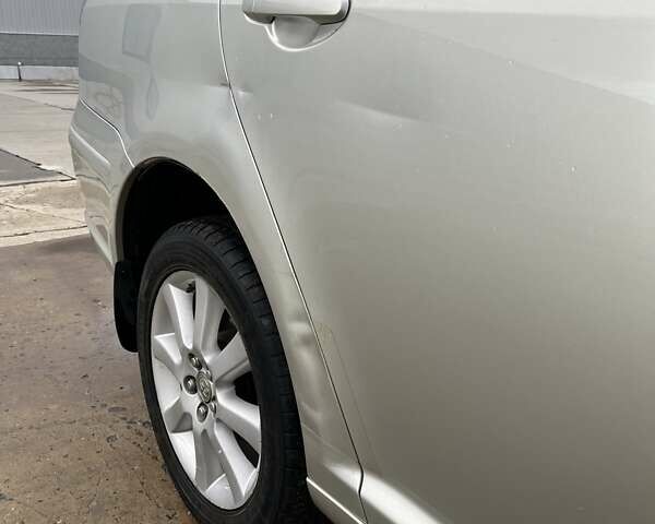 Серый Тойота Авенсис, объемом двигателя 2 л и пробегом 371 тыс. км за 5500 $, фото 7 на Automoto.ua
