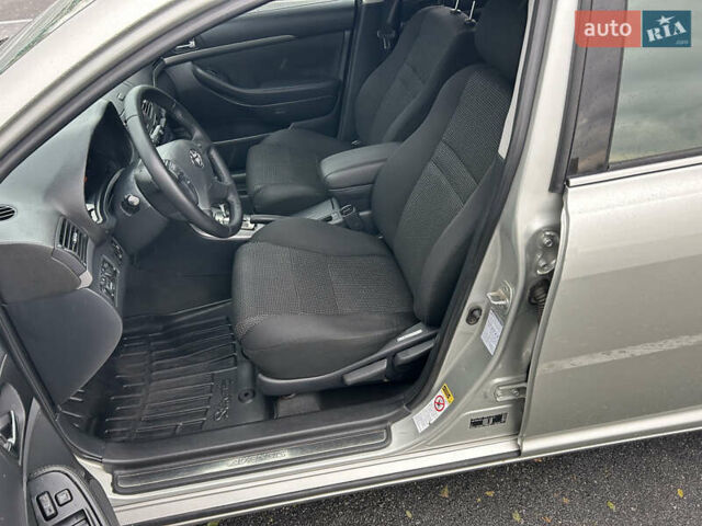 Сірий Тойота Авенсіс, об'ємом двигуна 1.8 л та пробігом 167 тис. км за 8700 $, фото 22 на Automoto.ua