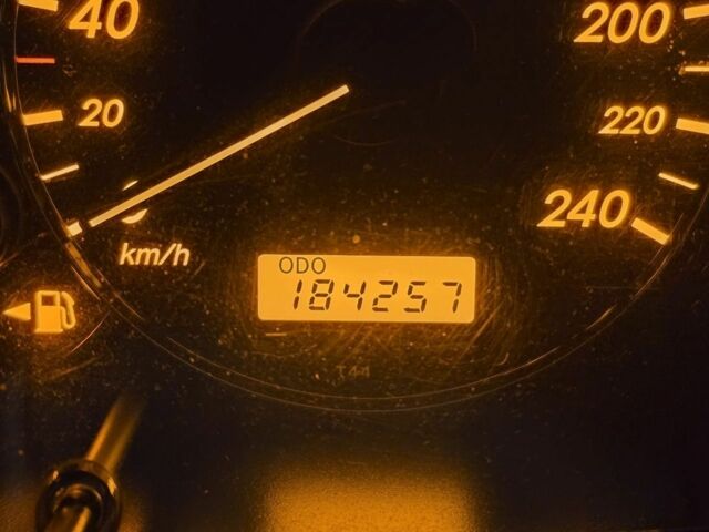 Серый Тойота Авенсис, объемом двигателя 1.8 л и пробегом 184 тыс. км за 5000 $, фото 6 на Automoto.ua