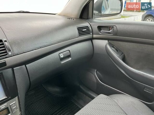 Серый Тойота Авенсис, объемом двигателя 2 л и пробегом 371 тыс. км за 5500 $, фото 31 на Automoto.ua