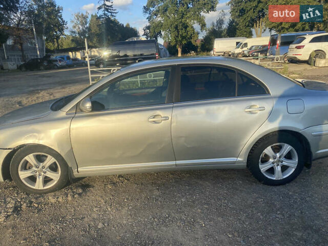 Серый Тойота Авенсис, объемом двигателя 1.79 л и пробегом 245 тыс. км за 3800 $, фото 1 на Automoto.ua