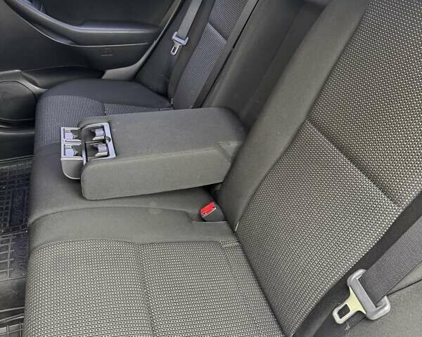 Серый Тойота Авенсис, объемом двигателя 2.2 л и пробегом 320 тыс. км за 6050 $, фото 20 на Automoto.ua